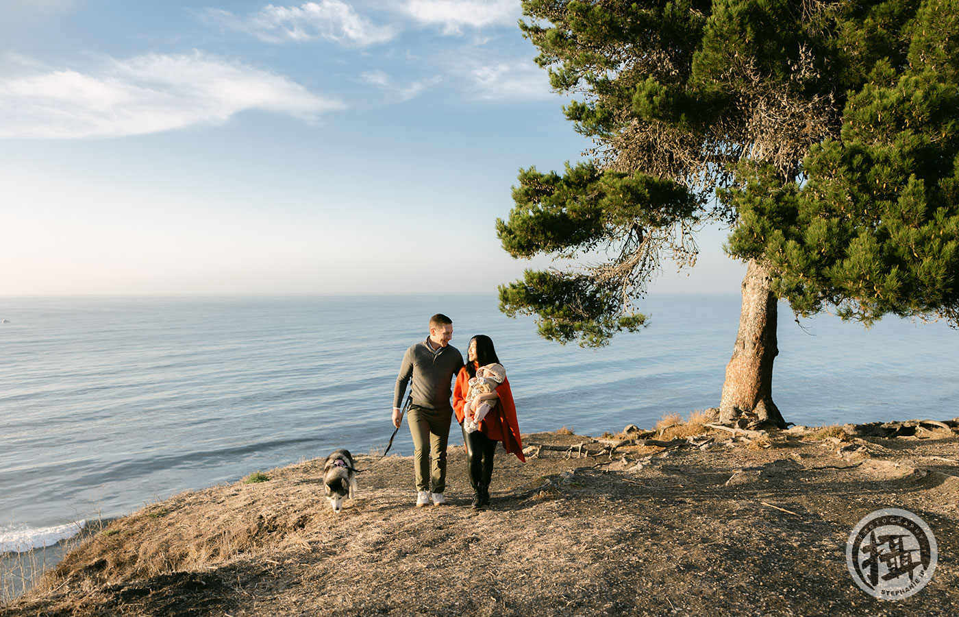 Outdoor lifestyle family portraits in Palos Verdes with golden-hour light, captured by the best Los Angeles family photographer.