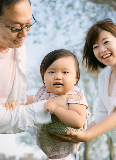 Extended family package session in Costa Mesa, featuring posed group portraits and candid storytelling shots.