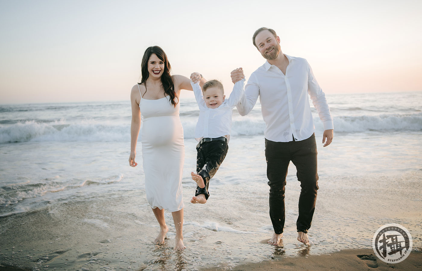 Manhattan Beach Maternity Photoshoot in Los Angeles California