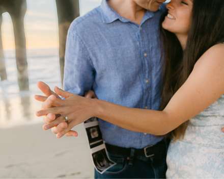 Stunning beach maternity photoshoot in Los Angeles, capturing the glow of motherhood with golden-hour light by California’s best maternity photographer.