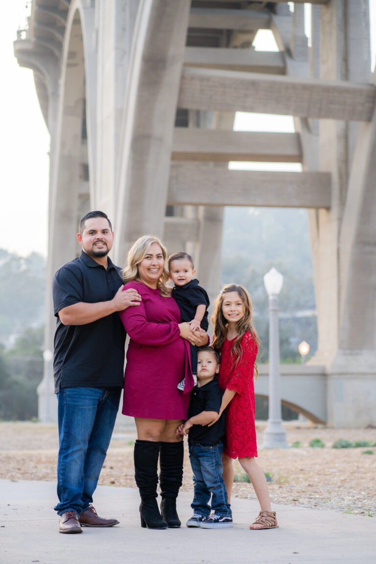 Family photos session at Desiderio Neighborhood Park in Pasadena, Los Angeles, California.