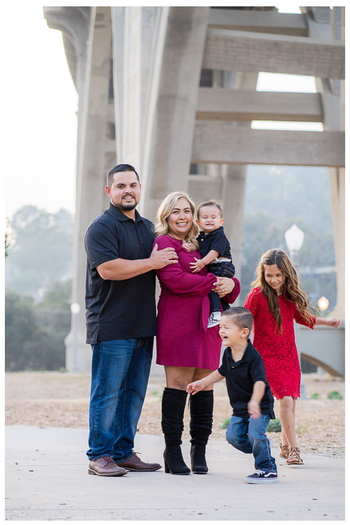 Family photos session at Desiderio Neighborhood Park in Pasadena, Los Angeles, California.