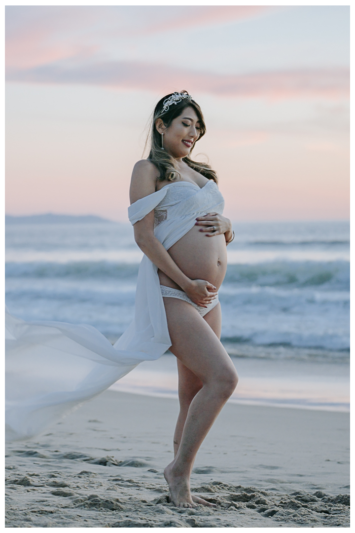 Maternity session in Manhattan Beach Pier, Los Angeles, California