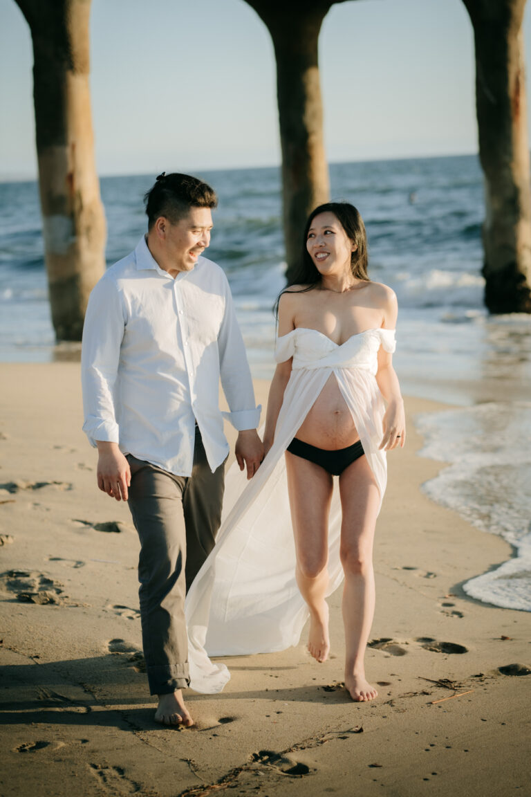 Maternity Photoshoot at Manhattan Beach in Los Angeles, California