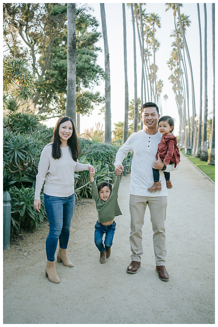 Holiday Mini Session for Family Photos at Santa Monica, Los Angeles, California