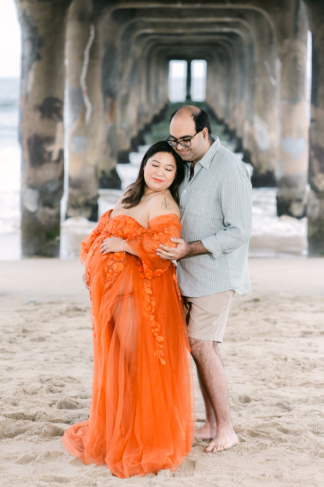 Manhattan Beach Pier Maternity Photos | Betty & Kevin