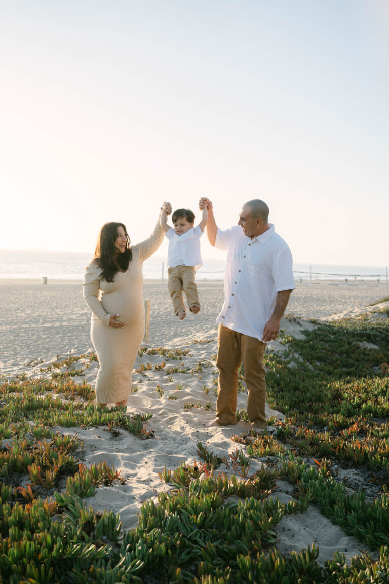 Manhattan Beach Maternity Family Photos | The Gerwen Family