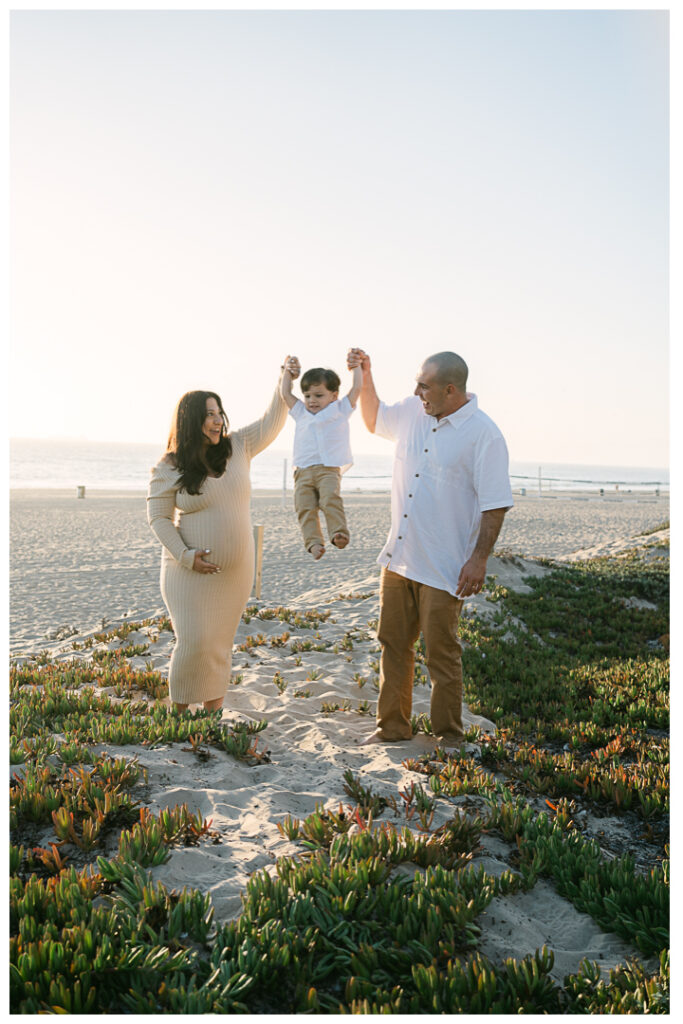 Manhattan Beach Maternity Family Photos | The Gerwen Family